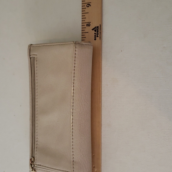 GUESS 1981 WOMEN'S WALLET SNAP AND ZIP CLOSURES GUC - Picture 11 of 14